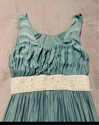 Vestido largo dorado y verde azulado