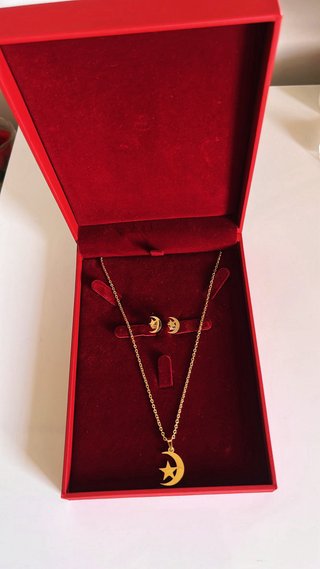 Conjunto Collar y Pendientes Luna y Estrella