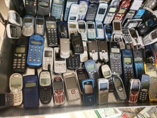 Lote 70 teléfonos móviles antiguos