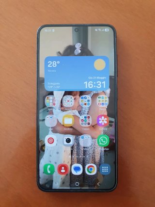 Smartphone Nero con tripla fotocamera