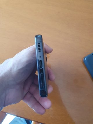Smartphone Nero con tripla fotocamera