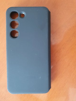 Smartphone Nero con tripla fotocamera