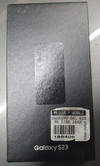 Smartphone Nero con tripla fotocamera