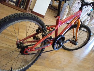 Bicicleta niño roja 20 pulgadas. Sevilla