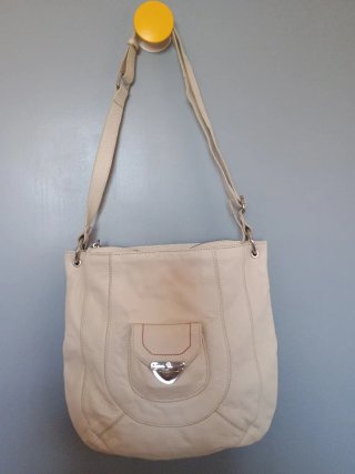 Bolso de cuero Guy Laroche blanco,grande.