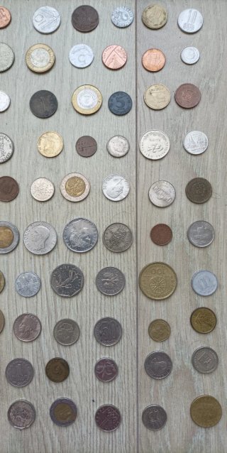 Lote 100 monedas extranjeras diferentes