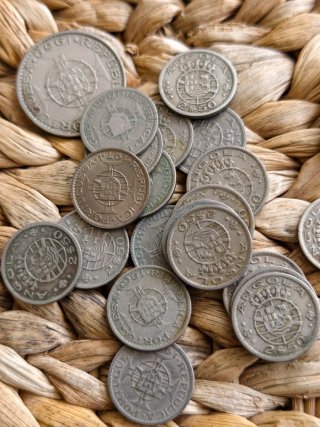 Lote 36 monete RARE Angola e Mozambico