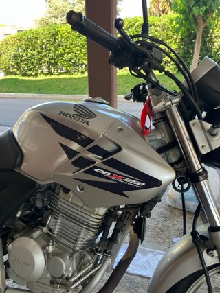 Honda CBF 250 Naked Blanca y Negra