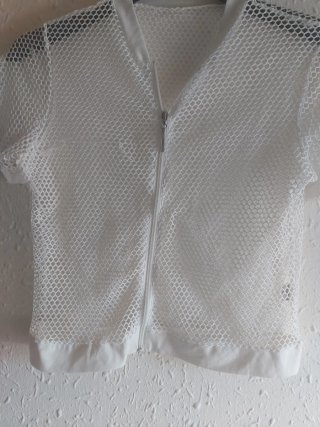 Chaqueta corta de malla blanca