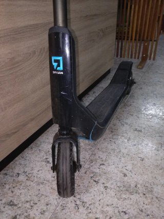 Patinete eléctrico negro