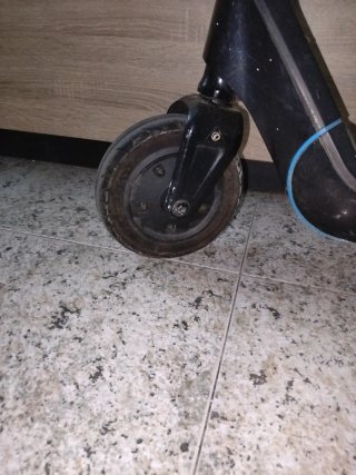 Patinete eléctrico negro