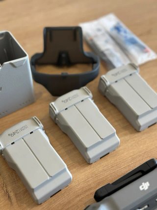 Dron DJI Mini 4 Pro Fly More Combo