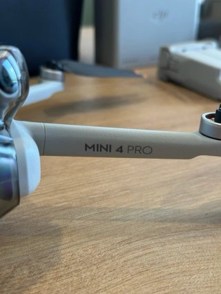Dron DJI Mini 4 Pro Fly More Combo