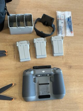Dron DJI Mini 4 Pro Fly More Combo