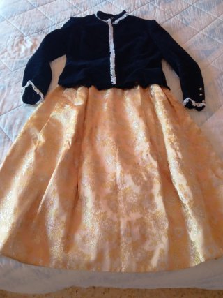 Traje de fallera oro y naranja