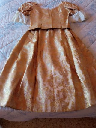 Traje de fallera oro y naranja