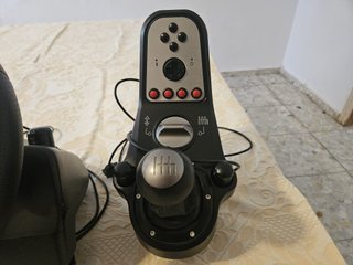 Volante Logitech G25 con pedales y cambio