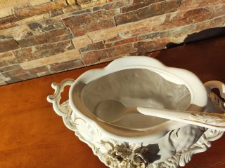 Sopera antigua porcelana dorada