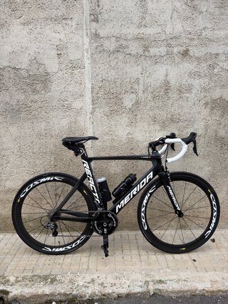 Bicicleta de carretera Merida carbono