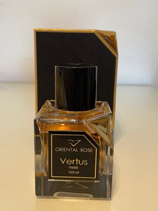 Perfume Vertus Negro y Dorado