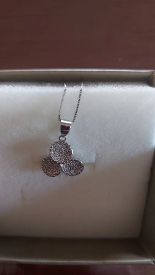 Collana con ciondolo a tre cerchi