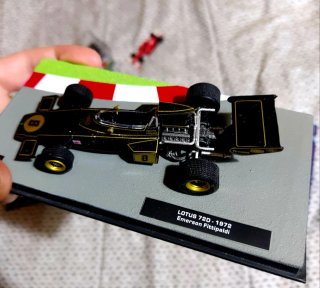 Lotto modellini caccia B-2 ferrari lotus