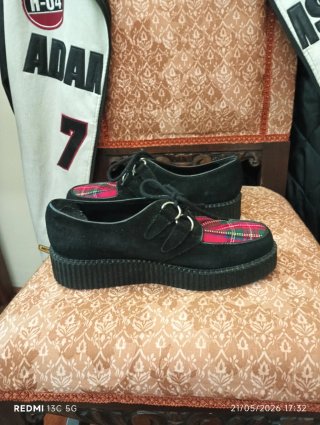 Zapatos Mystify Negros y Rojos