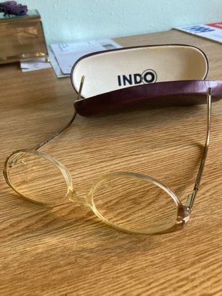 Gafas Indo con estuche marrón