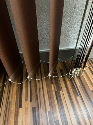Cortina di lamelle verticali marrone
