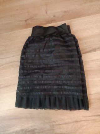 Falda de tul negra talla única es como la talla m