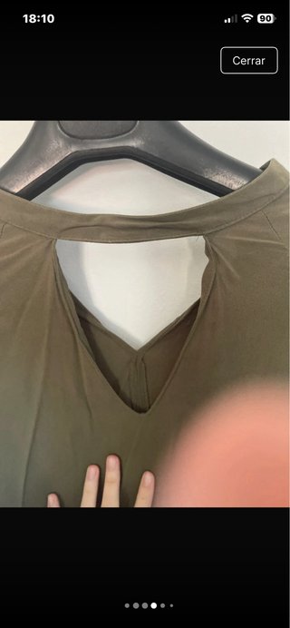 Blusa verde con abertura en espalda
