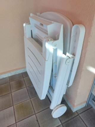 2 Tumbonas de plástico blancas
