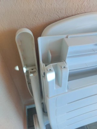 2 Tumbonas de plástico blancas
