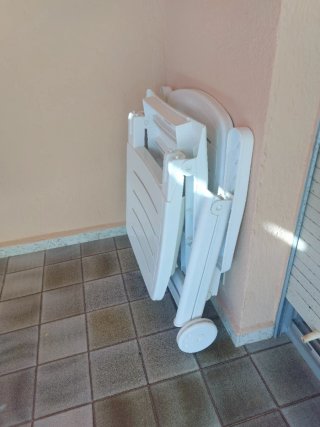 2 Tumbonas de plástico blancas