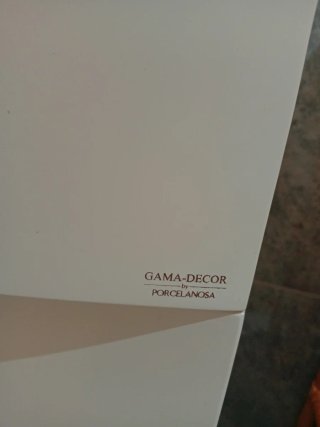 Lavabo de mármol y mueble porcelana beige