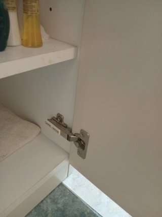 Lavabo de mármol y mueble porcelana beige