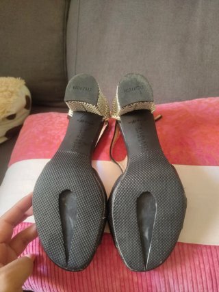 Sandalias Hispanitas Tira T Tacón Negro Multicolor
