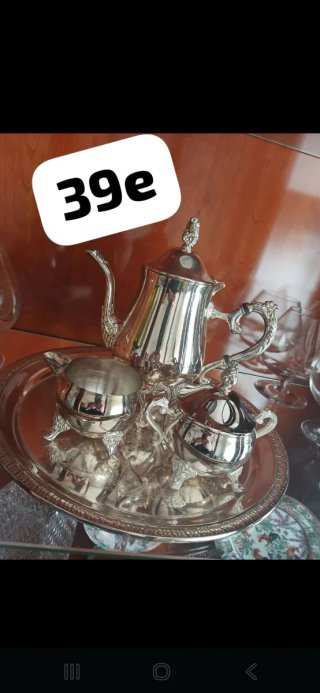 Juego de café de metal plateado