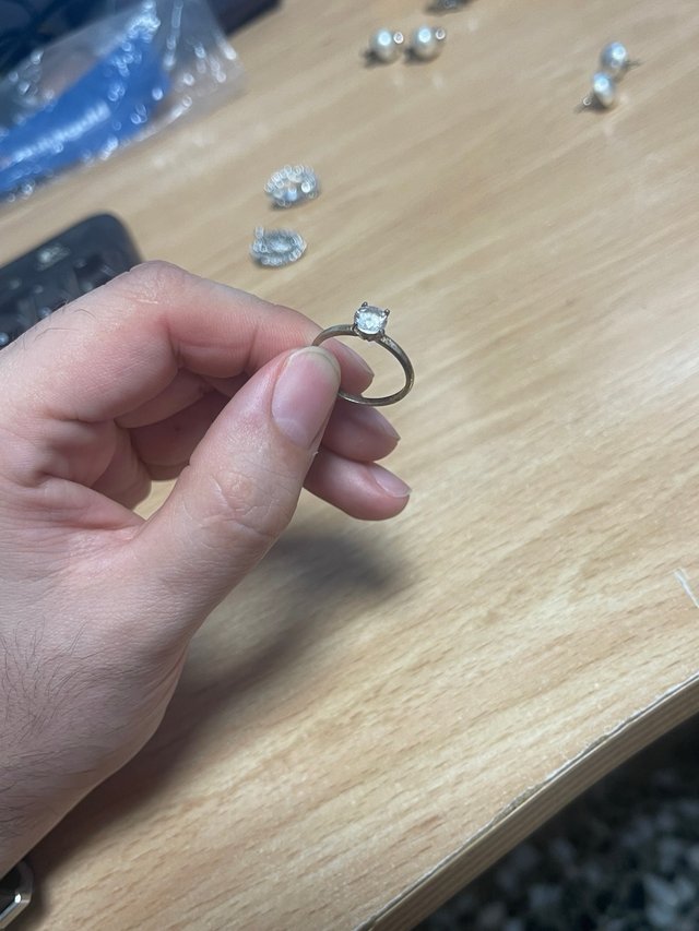 Anillo con perla plateada