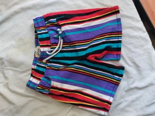 Pantalón corto rayas multicolor