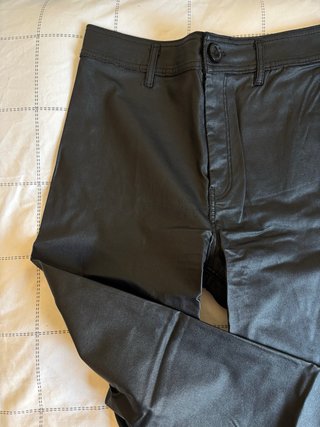 Pantalón ancho cuero negro Stradivarius T40