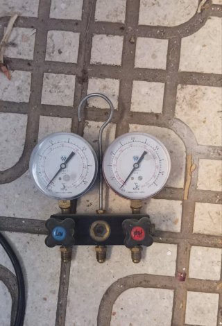 Manómetro doble con válvulas