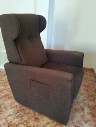 Sillón reclinable tela marrón/gris