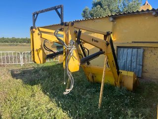 Tractor Ford 7810 con pala Tenias B2