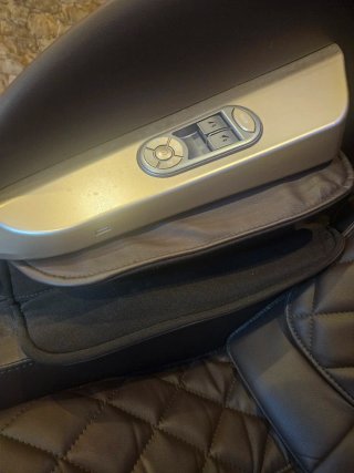 Sillón Masaje Cuero Marrón y Plata