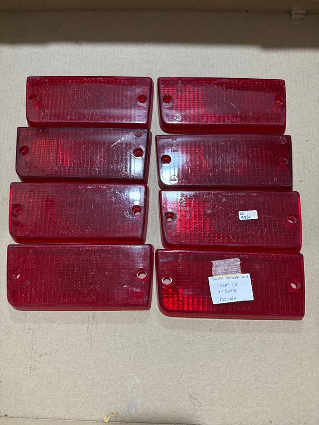 Lote 8 tulipas trasera DCH posición Seat 131 1Seri