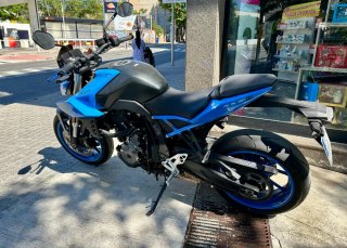 Suzuki GSX-8S Azul y Negra