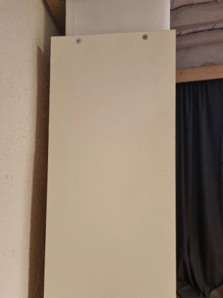 Estantería de madera blanca