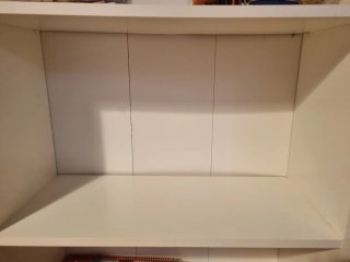 Estantería de madera blanca