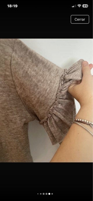 Jersey beige con volantes